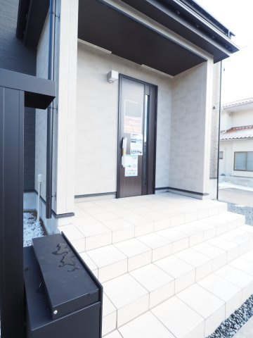 【玄関】 | ＧＲＡＦＡＲＥ　町庭坂字一本杉　１号棟 | ★内覧予約で新米4kg★