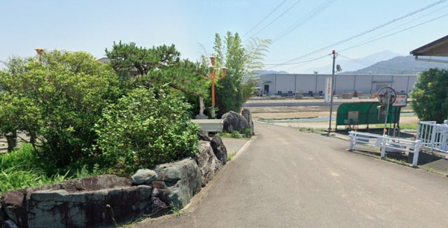 多喜浜2丁目　売土地の前面道路含む現地写真