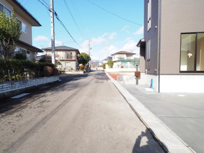 【前面道路含む現地写真】 | ＧＲＡＦＡＲＥ　町庭坂字一本杉　２号棟 | ★内覧予約で新米2kg★