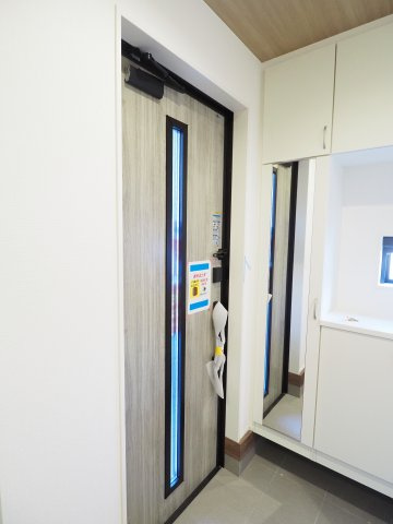 【玄関】 | ＧＲＡＦＡＲＥ　町庭坂字一本杉　３号棟 | ★内覧予約で新米4kg★