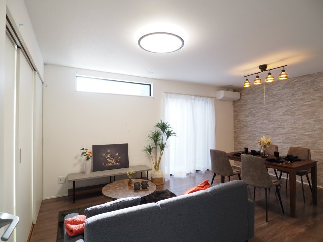 【居間・リビング】 | ＧＲＡＦＡＲＥ　町庭坂字一本杉　３号棟 | ★内覧予約で新米4kg★