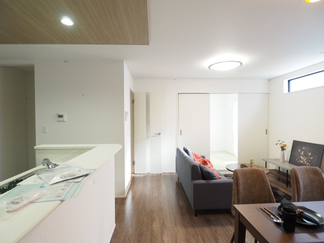 【居間・リビング】 | ＧＲＡＦＡＲＥ　町庭坂字一本杉　３号棟 | ★内覧予約で新米4kg★