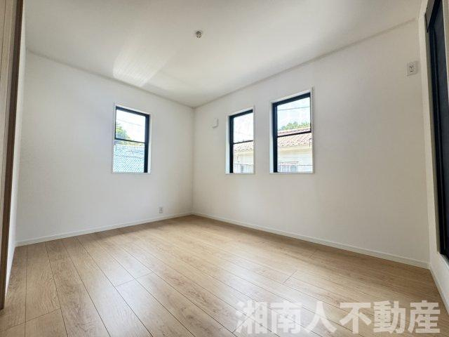 鎌倉市梶原３丁目１２６５－２９新築戸建ての洋室|落ち着いた色調の洋室です