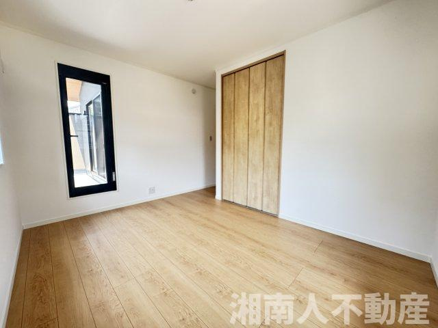 鎌倉市梶原３丁目１２６５－２９新築戸建ての洋室|明るい洋室です