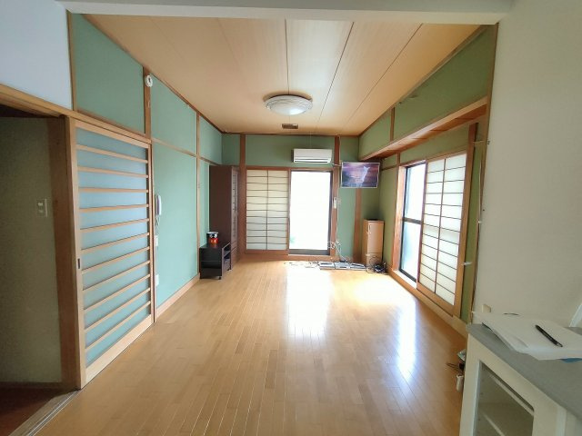 新垢田西町1丁目中古住宅の居間・リビング