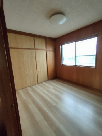 新垢田西町1丁目中古住宅の洋室