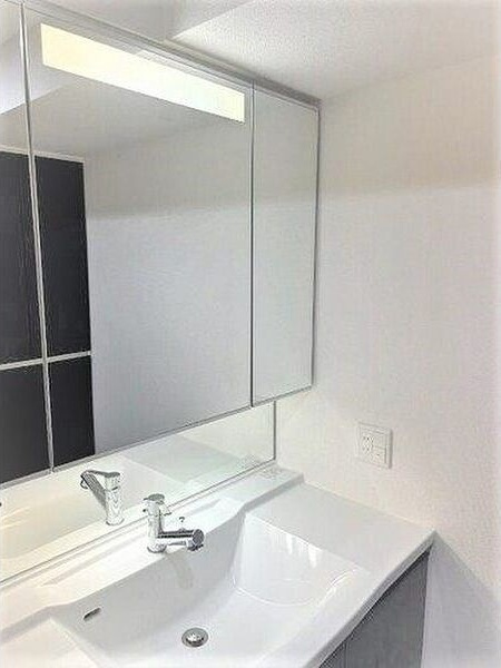 ヴィークタワー名古屋東別院の独立洗面台