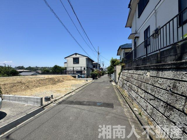 鎌倉市腰越１丁目１７－１１新築戸建の前面道路含む現地写真|前面道路含む現地写真です