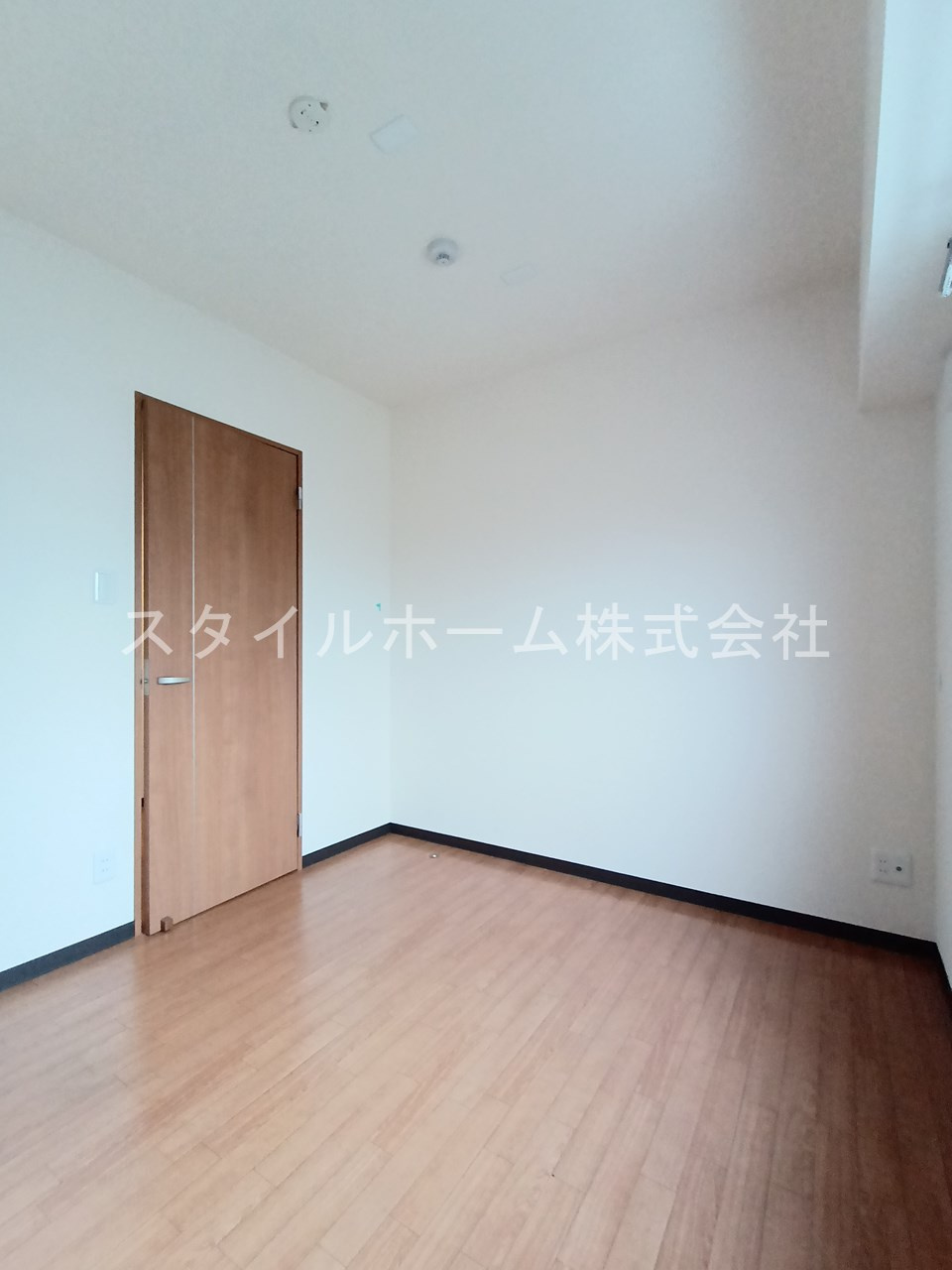 テイビービルの洋室