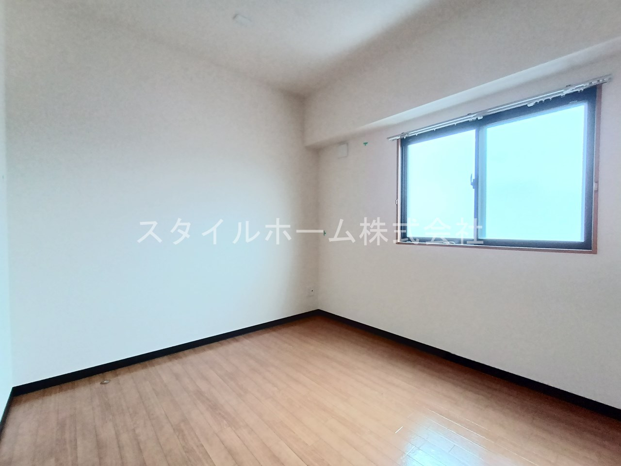 テイビービルの洋室