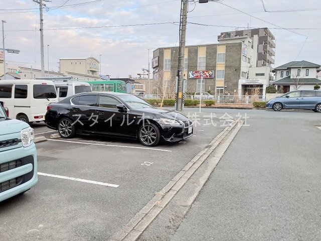 テイビービルの駐車場