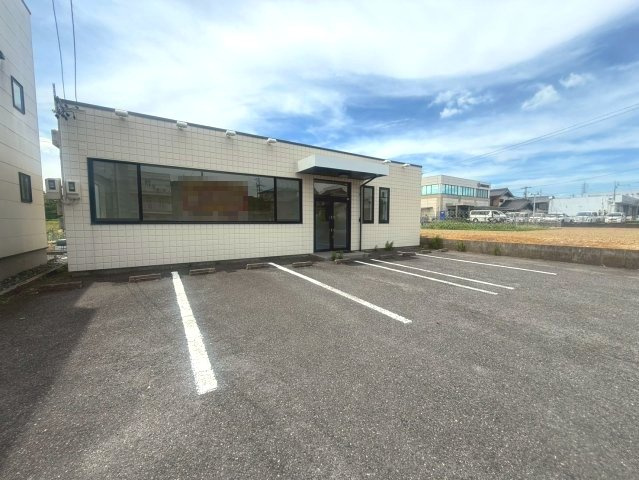 小椋様貸事務所の駐車場