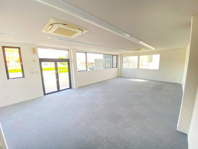 小椋様貸事務所の内装