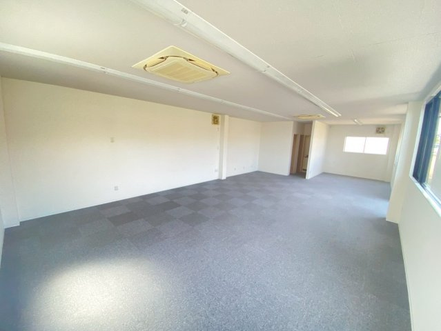 小椋様貸事務所の内装