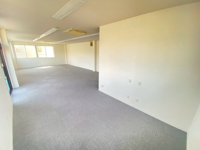 小椋様貸事務所の内装