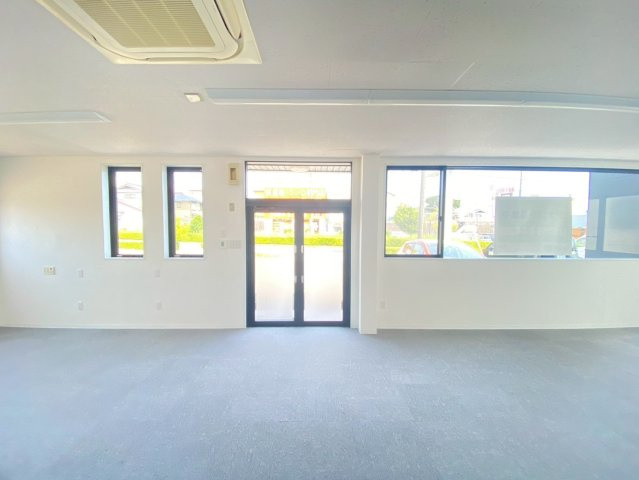 小椋様貸事務所の内装