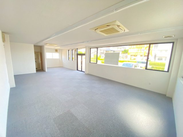 小椋様貸事務所の内装