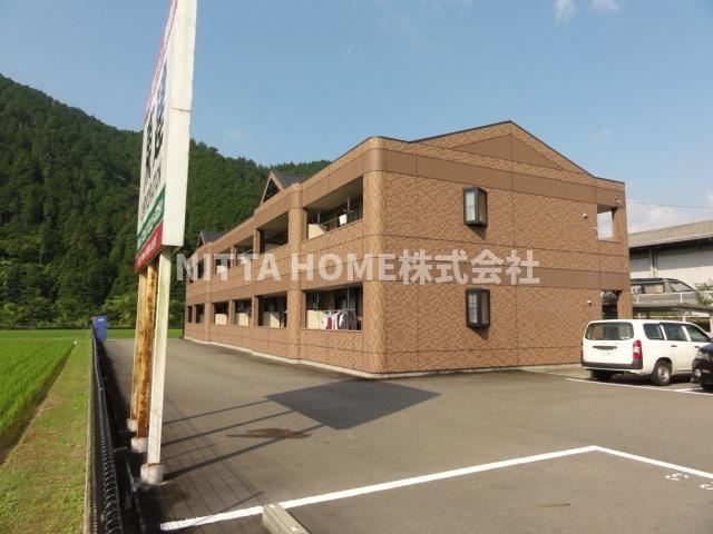 マルベリーの駐車場|敷地内に駐車場も完備◎