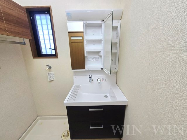 乗小路貸家の独立洗面台