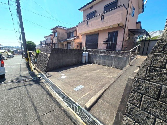 乗小路貸家の駐車場