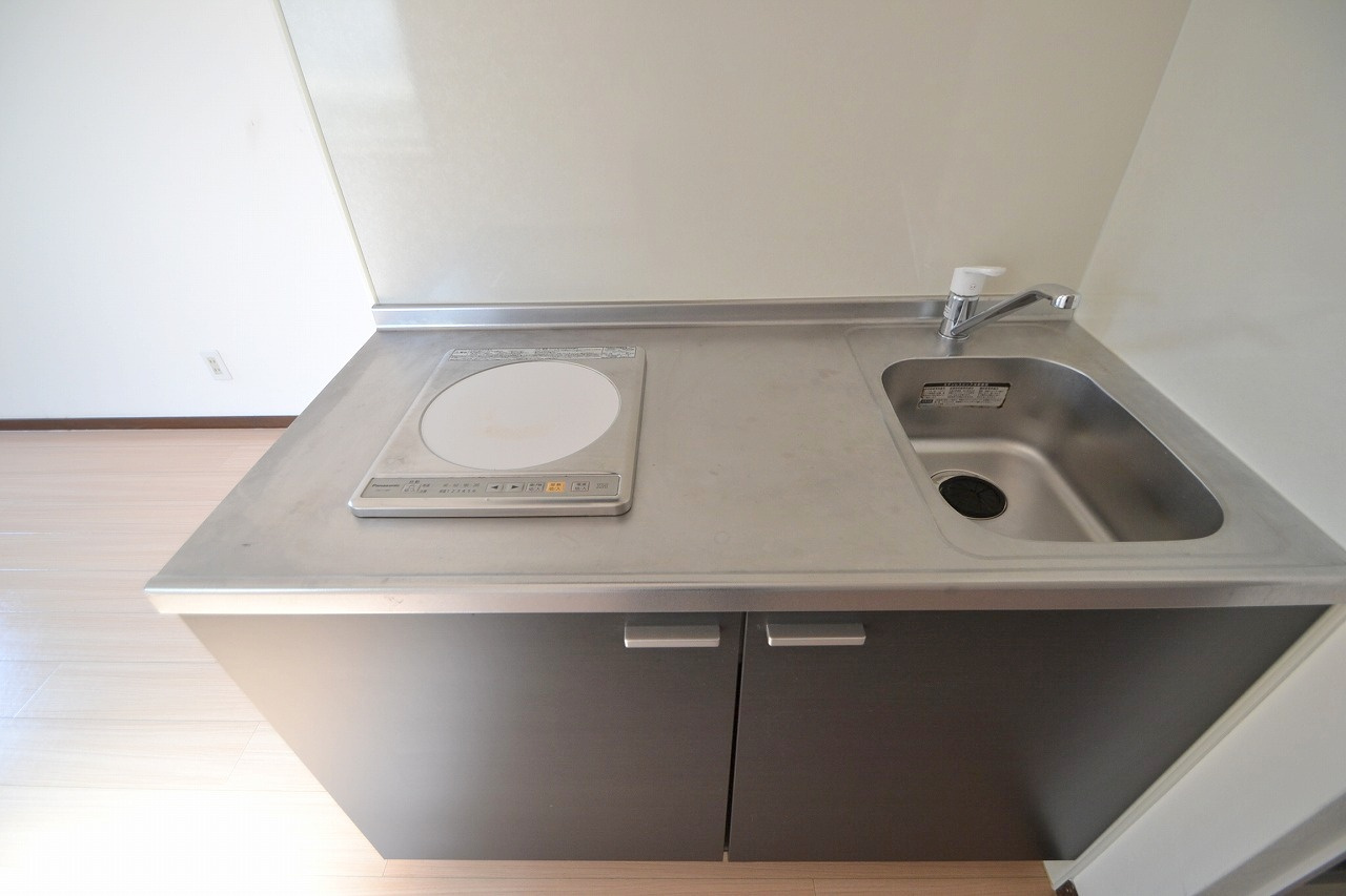 レジェンド庚午中のキッチン