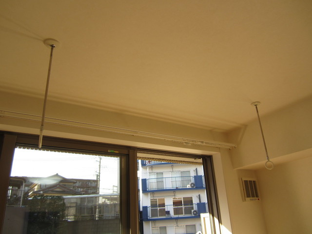 プリムローズ宮前平の内装|雨の日も安心の室内物干しフック