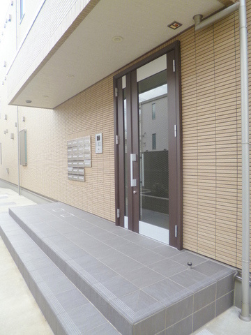 プリムローズ宮前平のエントランス|安心のオートロック付き