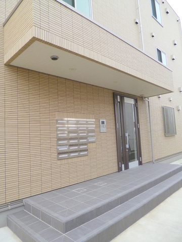 プリムローズ宮前平のエントランス|高級感あふれるオートロック付エントランス