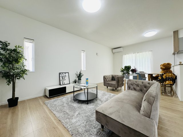 八幡西区浅川町の居間・リビング