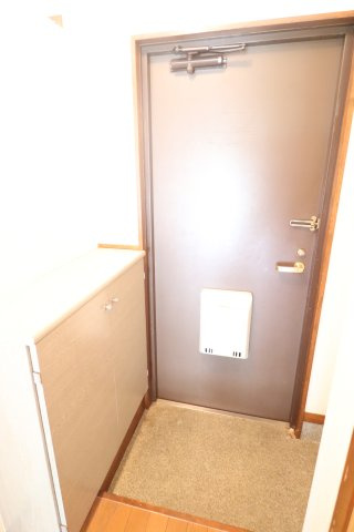 ルシール五番館の玄関