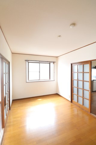 ルシール五番館の洋室