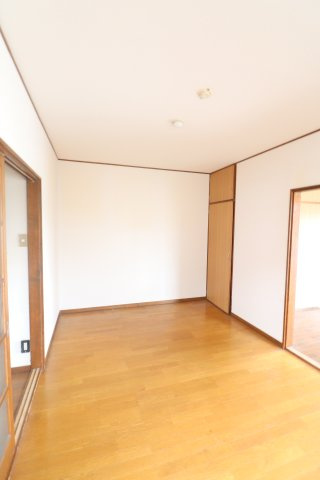 ルシール五番館の洋室