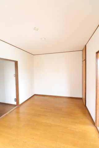 ルシール五番館の洋室