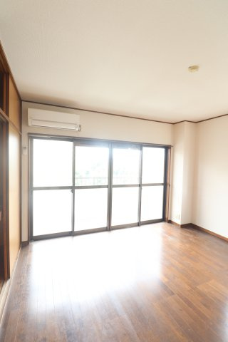 ルシール五番館の居間・リビング