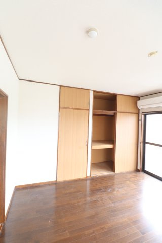 ルシール五番館の居間・リビング