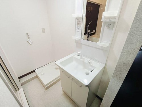 春日丘グリーンハイツB棟の洗面所|脱衣スペースもあります