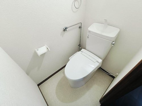 春日丘グリーンハイツB棟のトイレ|ゆったりとした空間のトイレです