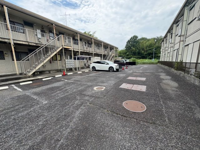 ルネッサンス山本B棟の駐車場