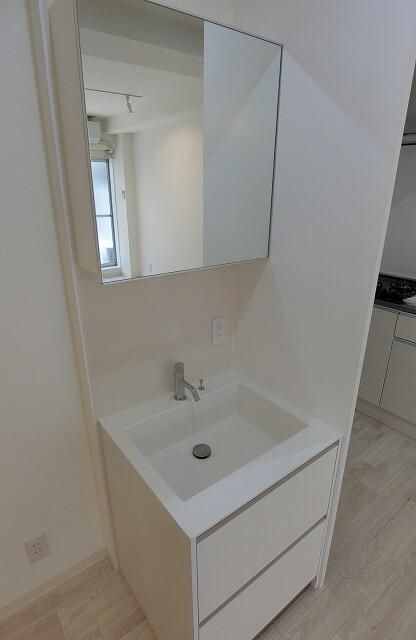 飯田ビルの独立洗面台