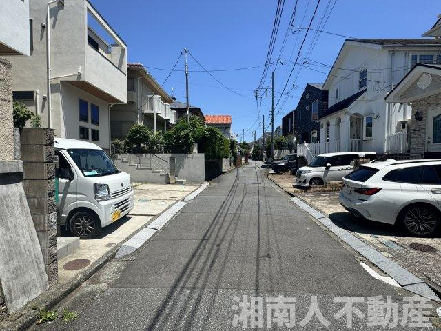 鎌倉市七里ガ浜２丁目５－２２戸建ての前面道路含む現地写真