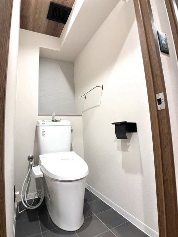 ワコーレロイヤルヒルズのトイレ|落ち着いた色調のトイレです