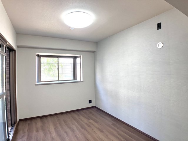 ワコーレロイヤルヒルズの洋室|個人の部屋や寝室として使える洋室です