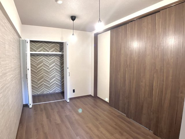 ワコーレロイヤルヒルズの洋室|明るい洋室です