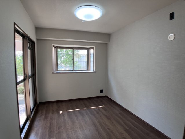 ワコーレロイヤルヒルズの洋室|明るい洋室です