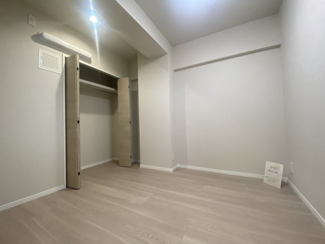 河原町スカイマンションの洋室|4.5帖です。広々クローゼット完備！