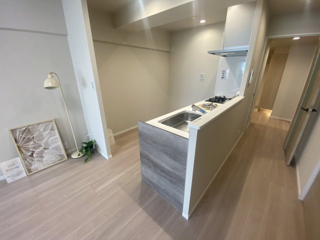 河原町スカイマンションのキッチン|人気のオープン式！
パートナーの方とお話ししながら、料理が出来て楽しいですね♪