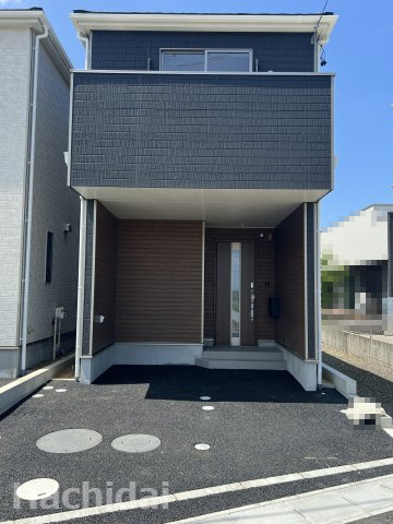高浜市小池町第3　全2棟　1号棟の外観|玄関に防犯カメラ付き。スマートフォンから自宅前の様子を確認できます。