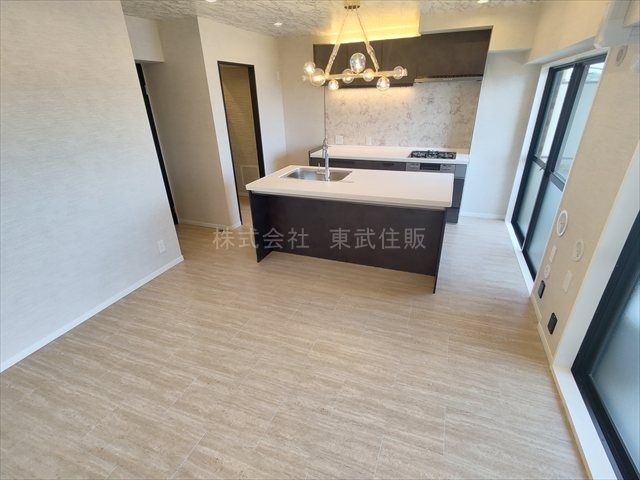 【居間・リビング】 | NICライブステイツ川越南大塚 | 開放感があり日当たり良好です