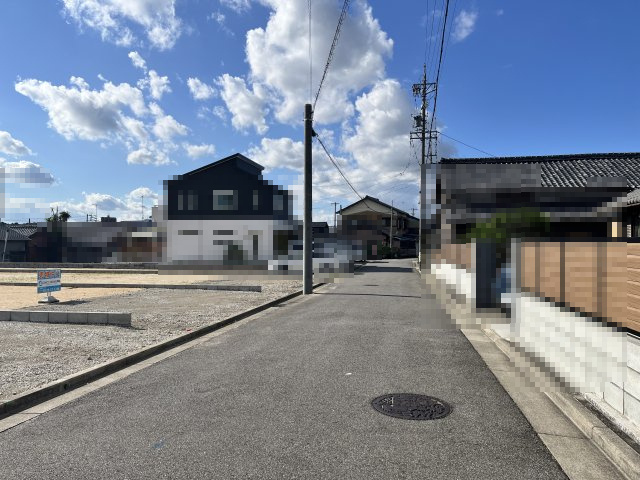岡崎市欠町字東通土地C区画の前面道路含む現地写真