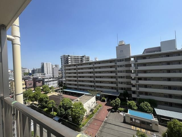 京橋第一コーポの展望|バルコニーは日当たりの良い南向きです。